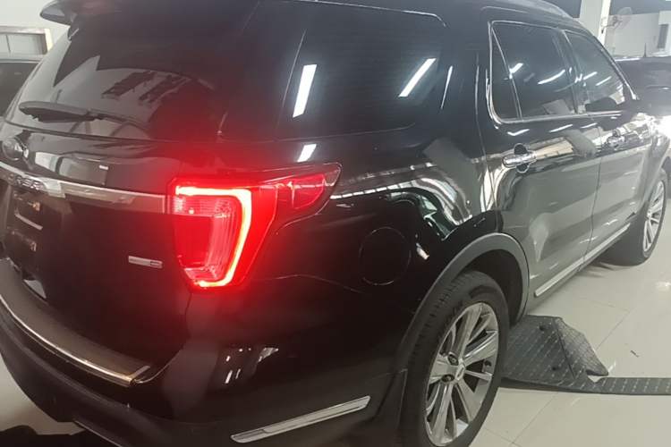 Used Ford Explorer 2018 2.3T Elite Edition Rear Right 45 Deg