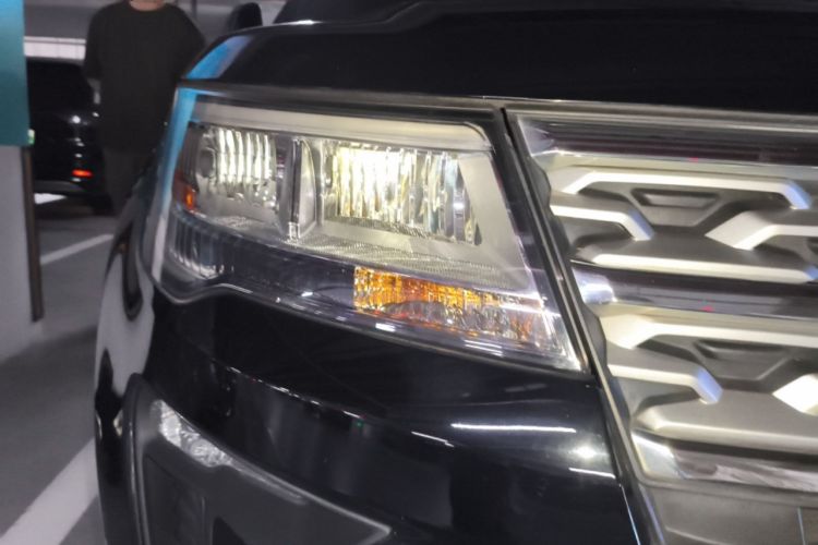 Used Ford Explorer 2018 2.3T Elite Edition Right Front Headlight