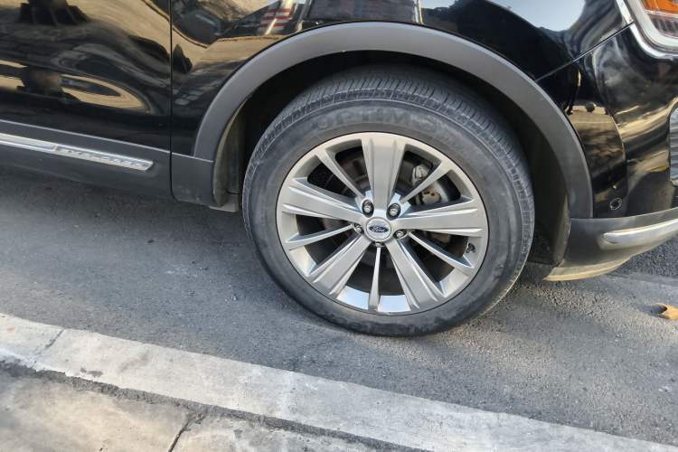 Used Ford Explorer 2018 2.3T Elite Edition Right Front Wheel Hub