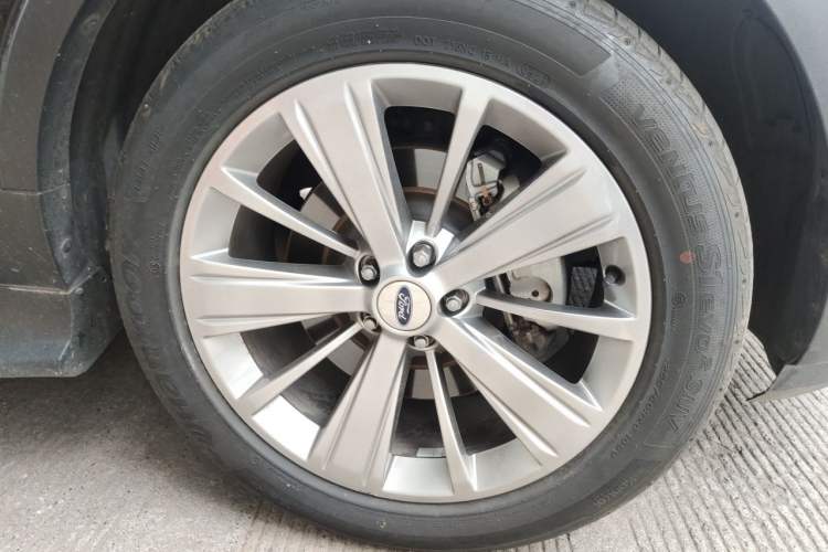 Used Ford Explorer 2018 2.3T Elite Edition Right Front Wheel Hub