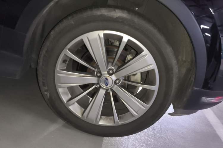 Used Ford Explorer 2018 2.3T Elite Edition Right Front Wheel Hub