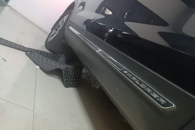 Used Ford Explorer 2018 2.3T Elite Edition Right Side Sill