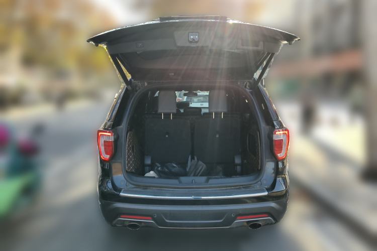 Used Ford Explorer 2018 2.3T Elite Edition Trunk