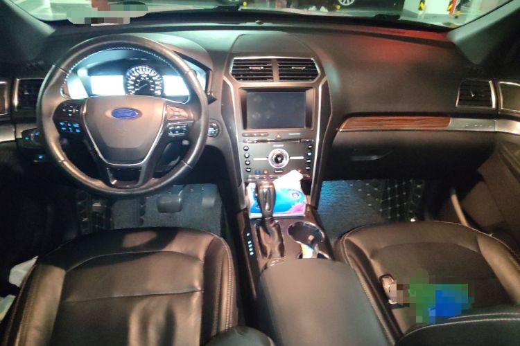 Used Ford Explorer 2018 2.3T Elite Edition Center Console