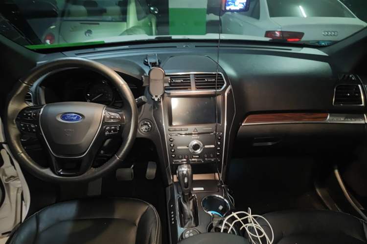 Used Ford Explorer 2018 2.3T Elite Edition Center Console