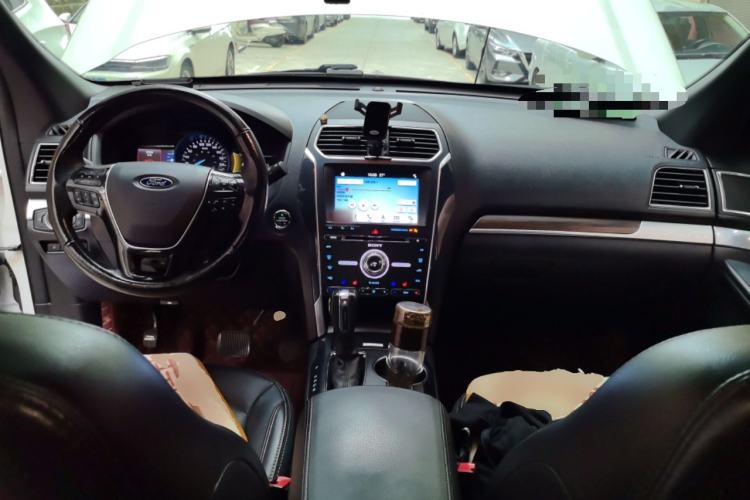 Used Ford Explorer 2018 2.3T Elite Edition Center Console