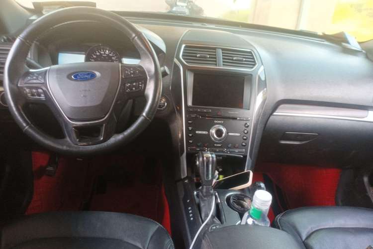 Used Ford Explorer 2018 2.3T Elite Edition Center Console