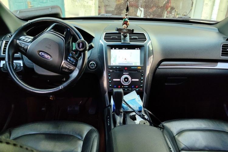 Used Ford Explorer 2018 3.5T Elite Edition Center Console