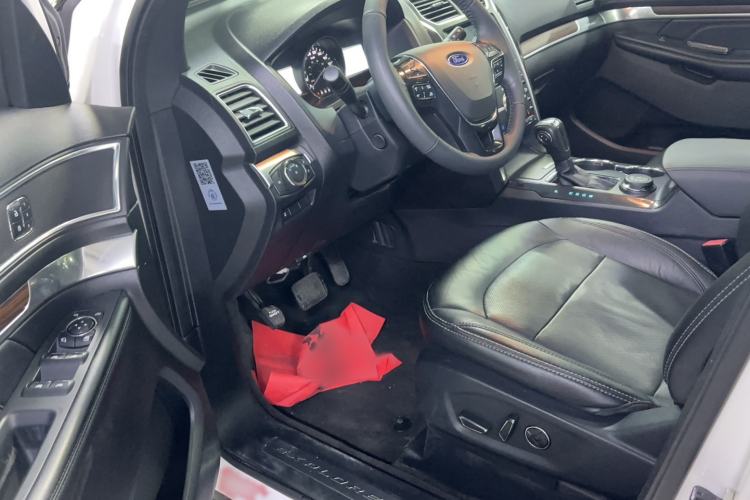 Used Ford Explorer 2018 2.3T Elite Edition Interior 2