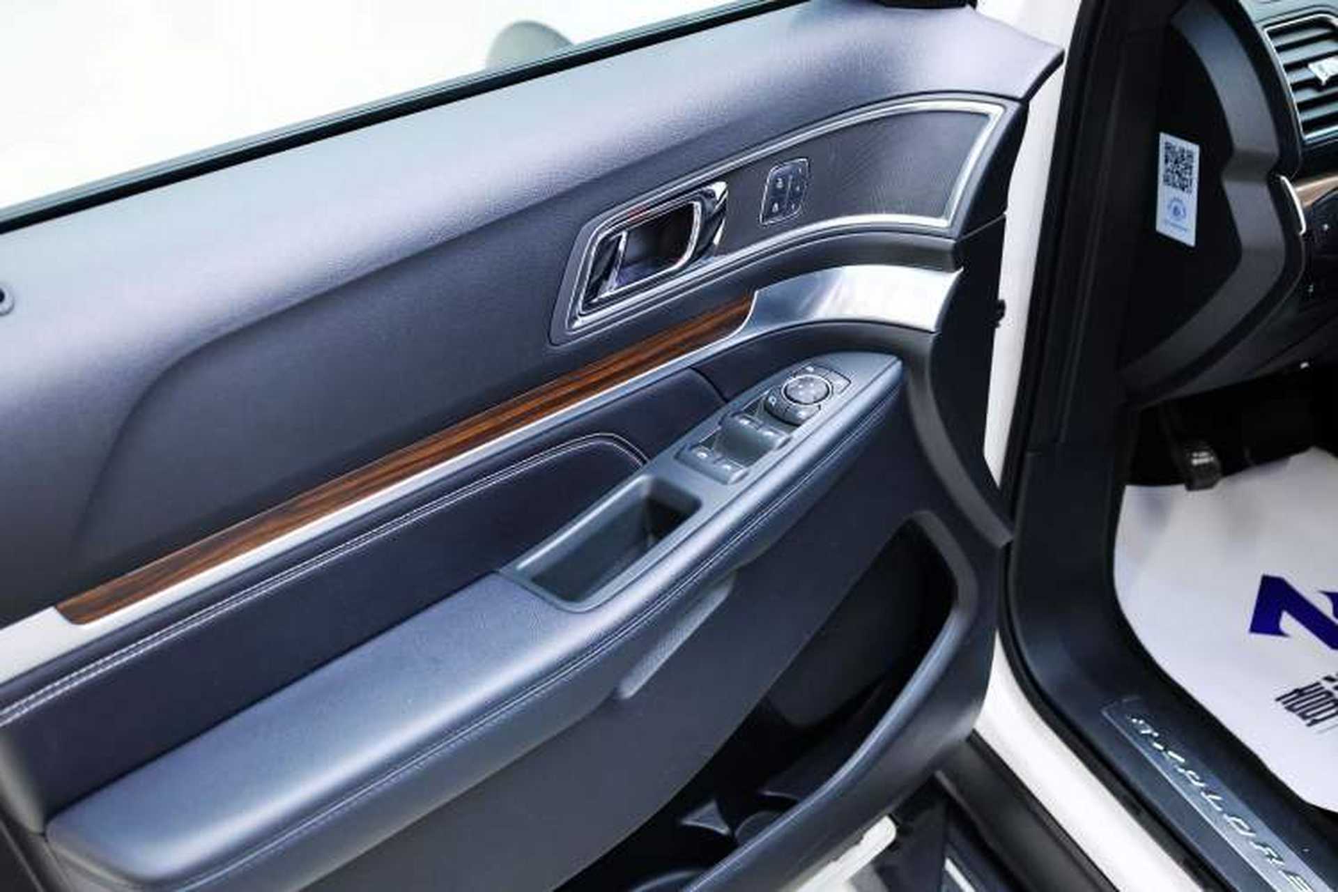 Used Ford Explorer 2018 2.3T Elite Edition Interior 2