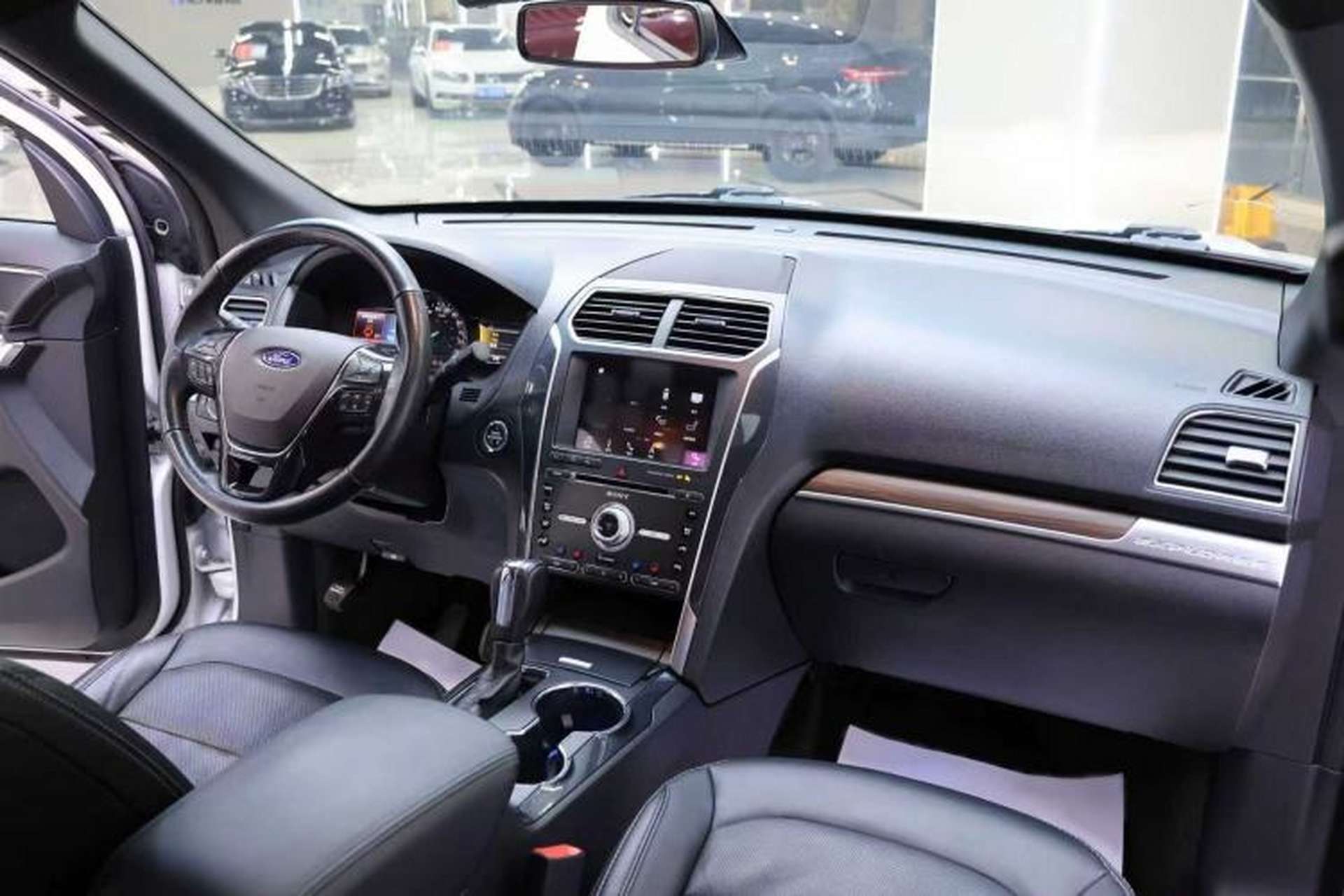 Used Ford Explorer 2018 2.3T Elite Edition Interior 4