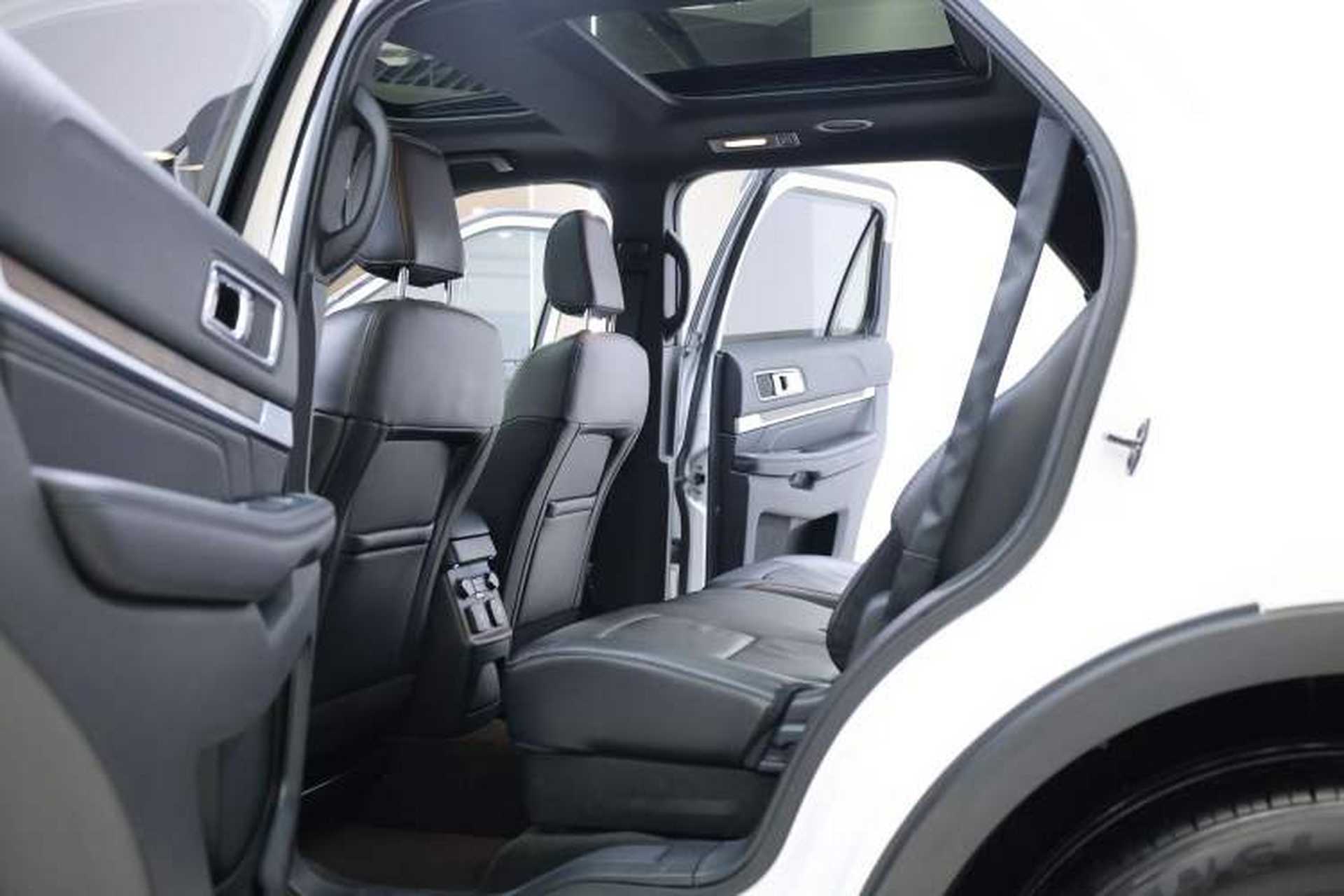 Used Ford Explorer 2018 2.3T Elite Edition Interior 8