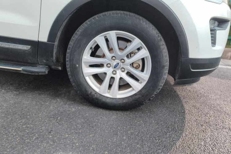 Used Ford Explorer 2018 2.3T Fashion Edition Right Front Wheel Hub