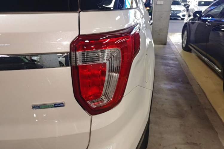 Used Ford Explorer 2018 2.3T Elite Edition Right Rear Taillight