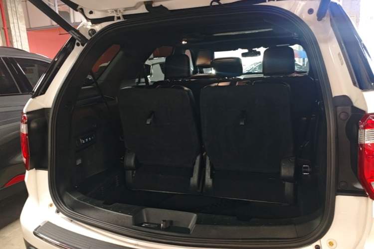Used Ford Explorer 2018 2.3T Elite Edition Trunk