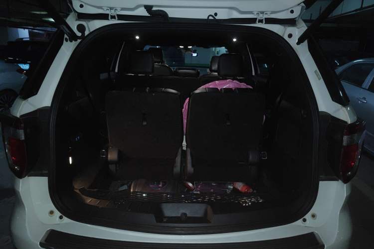 Used Ford Explorer 2018 2.3T Elite Edition Trunk