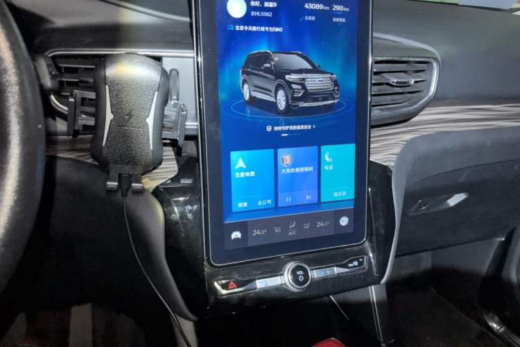 Used Ford Explorer 2020 EcoBoost 285 4x4 Titanium Edition 7-Seater Audio And AC Panel