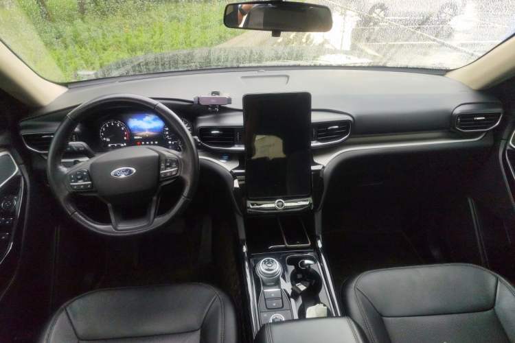 Used Ford Explorer 2020 EcoBoost 285 4x4 Trend Edition 7-Seater Center Console