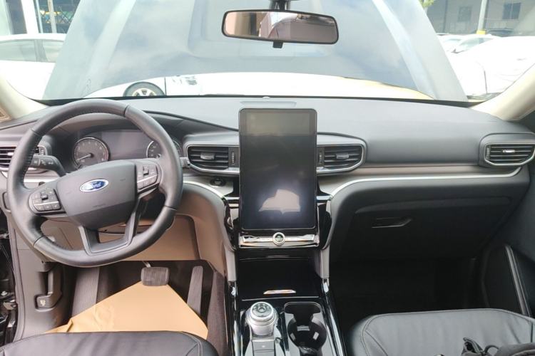 Used Ford Explorer 2020 EcoBoost 285 Rear-Drive Trend Edition 7-Seater Center Console