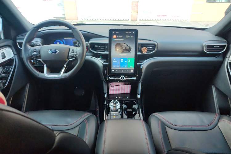 Used Ford Explorer 2020 EcoBoost 285 4x4 Trend Edition 7-Seater Center Console