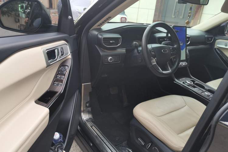 Used Ford Explorer 2020 EcoBoost 285 4x4 Titanium Edition 6 Seats Driver Seat