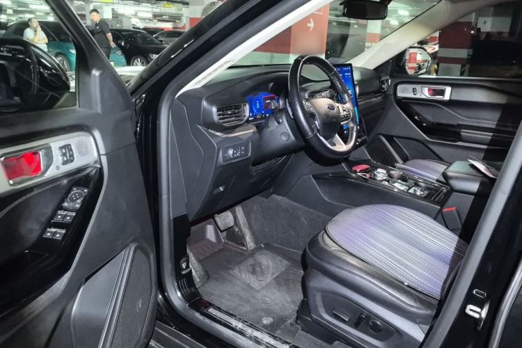 Used Ford Explorer 2020 EcoBoost 285 4x4 Titanium Edition 7-Seater Driver Seat