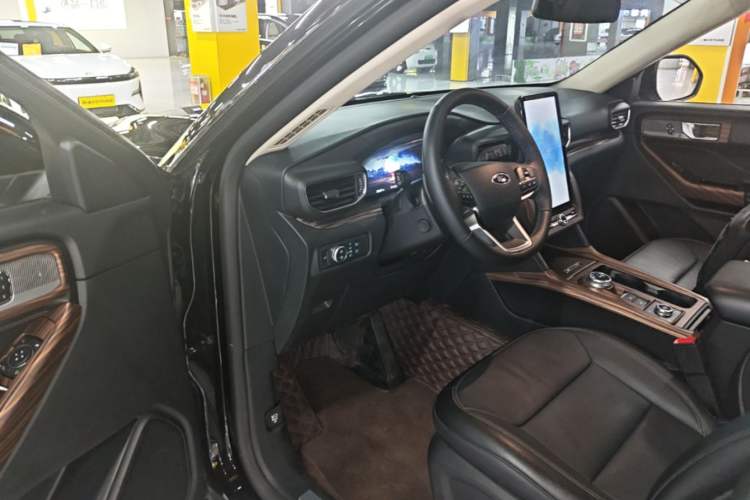 Used Ford Explorer 2020 EcoBoost 285 4x4 Titanium Edition 6 Seats Driver Seat
