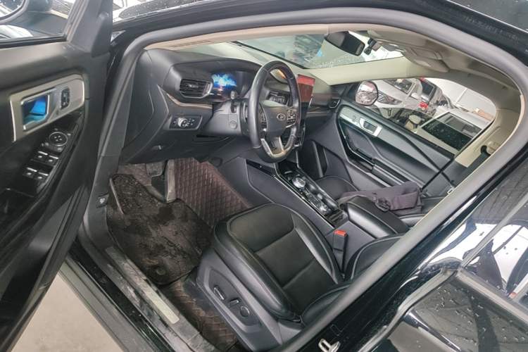 Used Ford Explorer 2020 EcoBoost 285 4x4 Titanium Edition 6 Seats Driver Seat