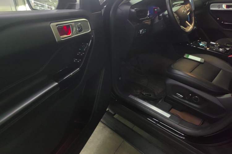 Used Ford Explorer 2020 EcoBoost 285 4x4 Titanium Edition 6 Seats Driver Seat
