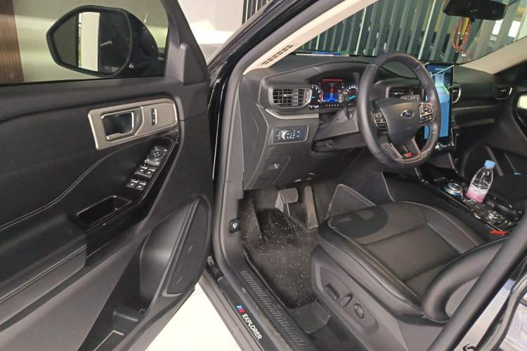 Used Ford Explorer 2020 EcoBoost 285 4x4 Trend Edition 7-Seater Driver Seat