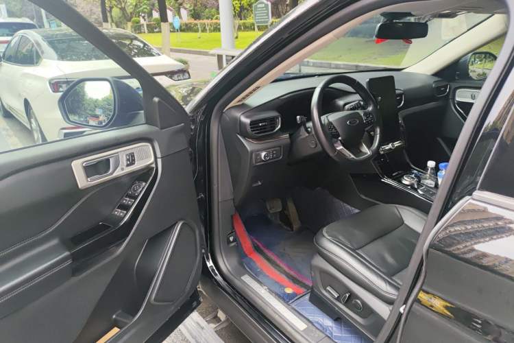 Used Ford Explorer 2020 EcoBoost 285 4x4 Titanium Edition 7-Seater Driver Seat