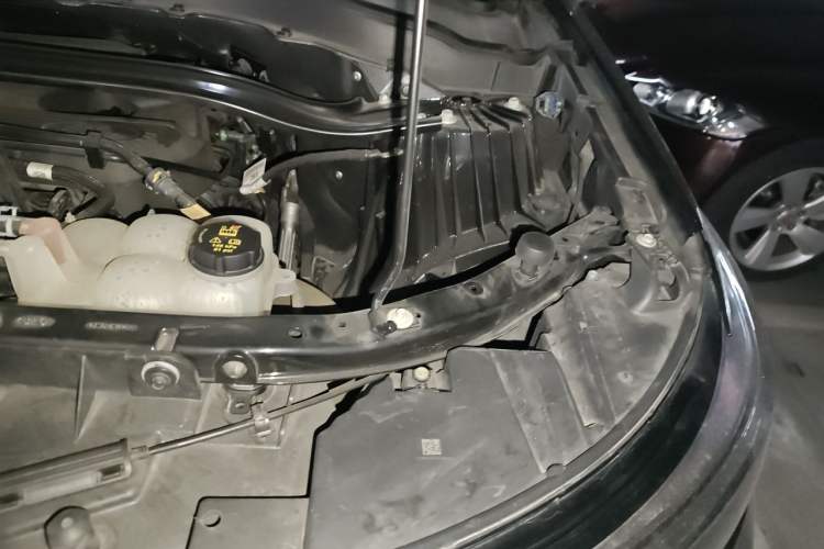 Used Ford Explorer 2020 EcoBoost 285 Four-Wheel Drive Sport Edition ST-LINE 7-Seater Engine Bay Left