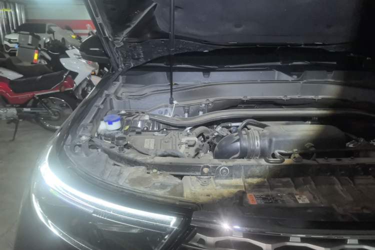 Used Ford Explorer 2020 EcoBoost 285 4x4 Titanium Edition 7-Seater Engine Bay Right