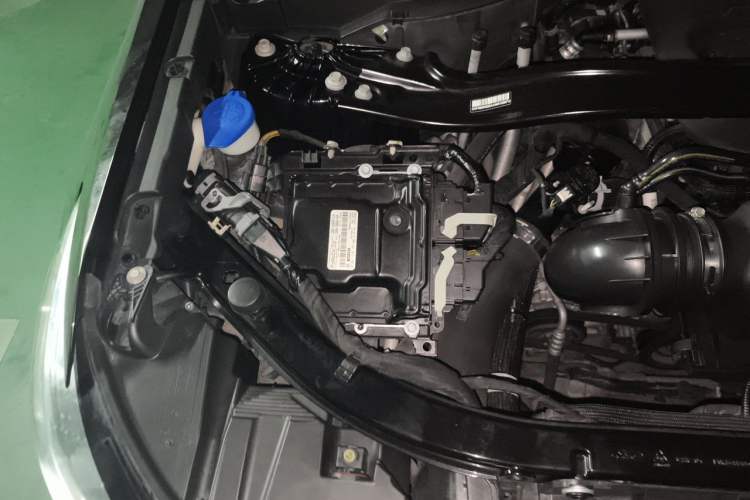 Used Ford Explorer 2020 EcoBoost 285 4x4 Titanium Edition 7-Seater Engine Bay Right