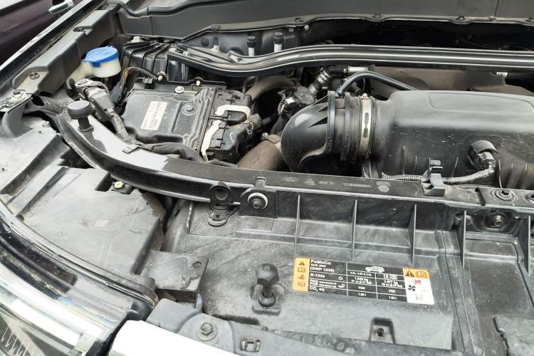 Used Ford Explorer 2020 EcoBoost 285 4x4 Titanium Edition 7-Seater Engine Bay Right