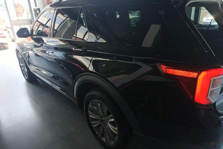 Used Ford Explorer 2020 EcoBoost 285 4x4 Titanium Edition 7-Seater Exterior 3