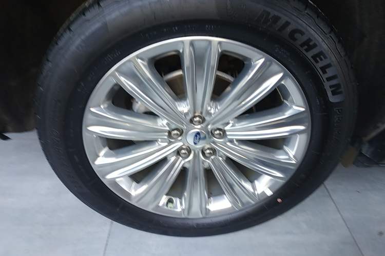 Used Ford Explorer 2020 EcoBoost 285 4x4 Titanium Edition 7-Seater Exterior 8