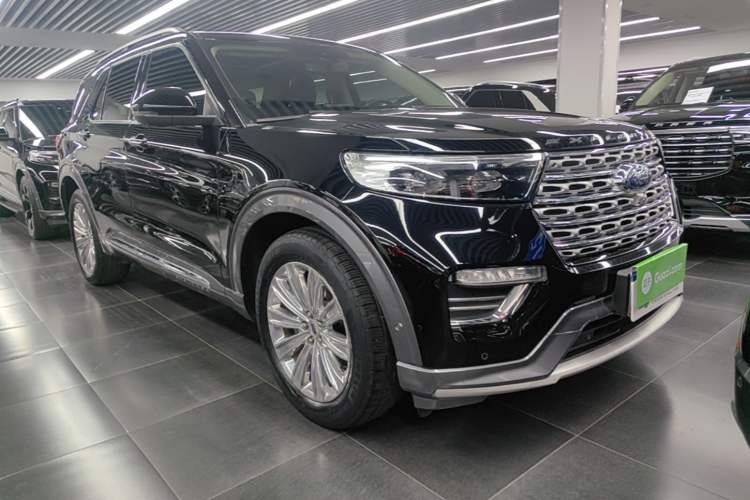 Used Ford Explorer 2020 EcoBoost 285 4x4 Titanium Edition 7-Seater Front Right 45 Deg