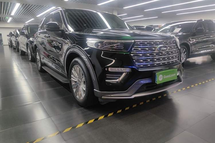 Used Ford Explorer 2020 EcoBoost 285 4x4 Titanium Edition 6 Seats Front Right 45 Deg