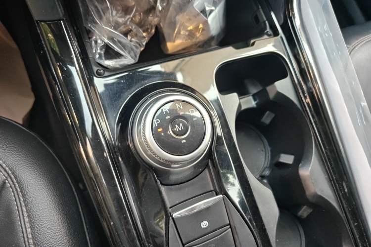 Used Ford Explorer 2020 EcoBoost 285 4x4 Trend Edition 7-Seater Gear Lever