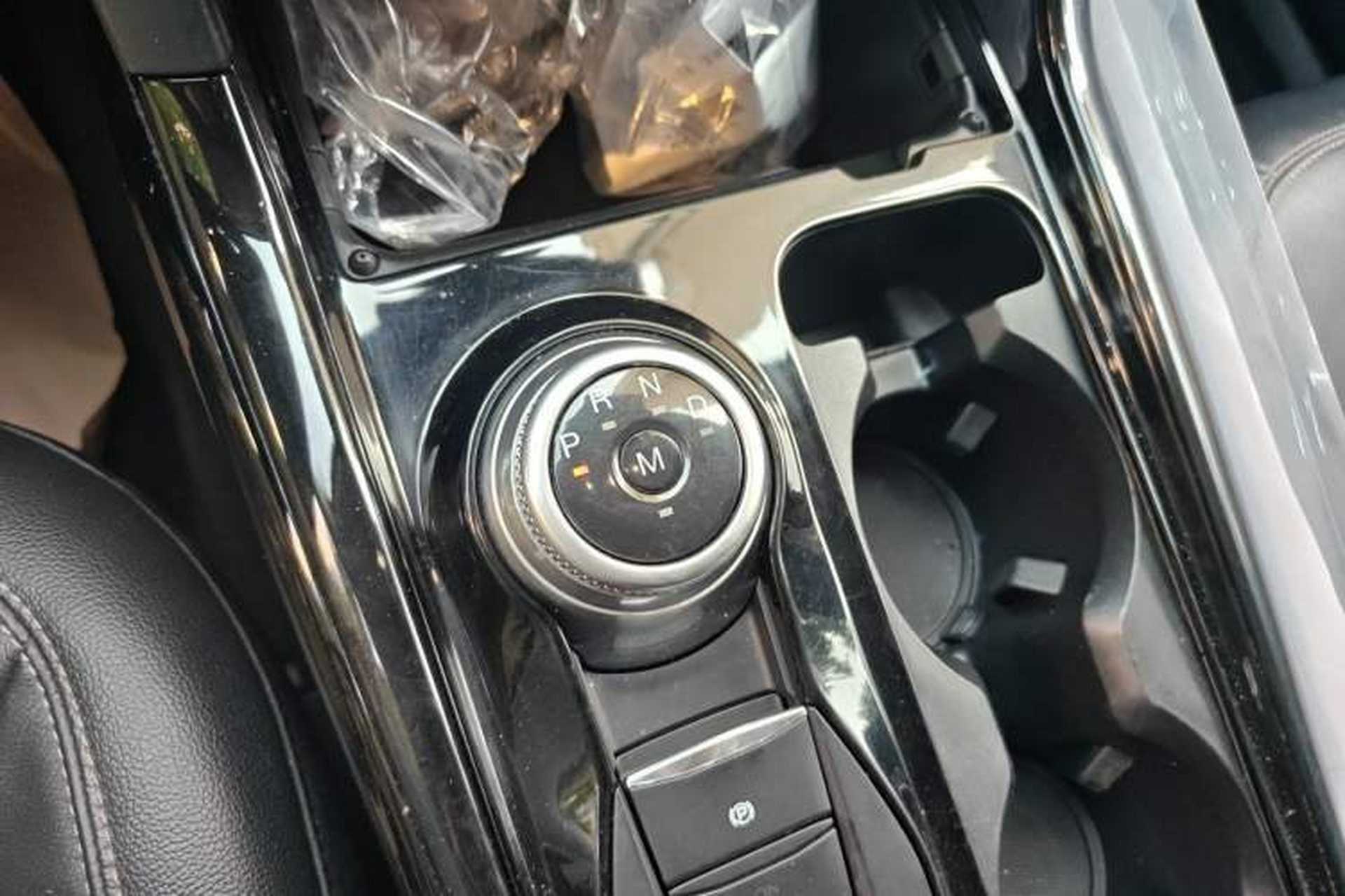 Used Ford Explorer 2020 EcoBoost 285 4x4 Trend Edition 7-Seater Gear Lever