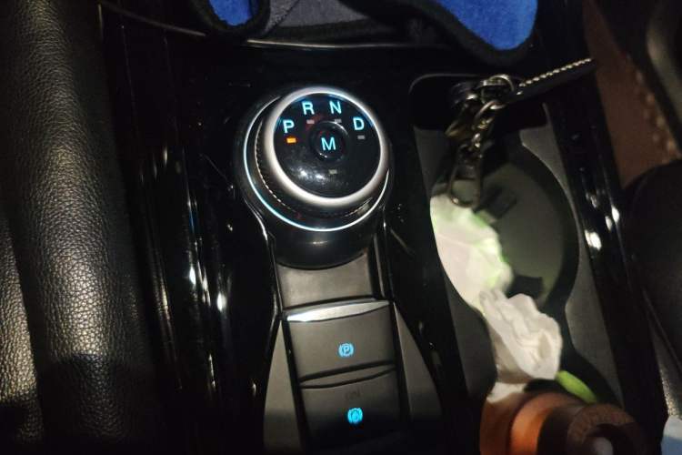 Used Ford Explorer 2020 EcoBoost 285 4x4 Titanium Edition 7-Seater Gear Lever