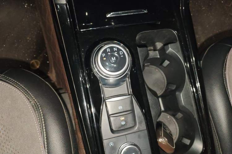 Used Ford Explorer 2020 EcoBoost 285 Four-Wheel Drive Trend Edition 6 Seats Gear Lever