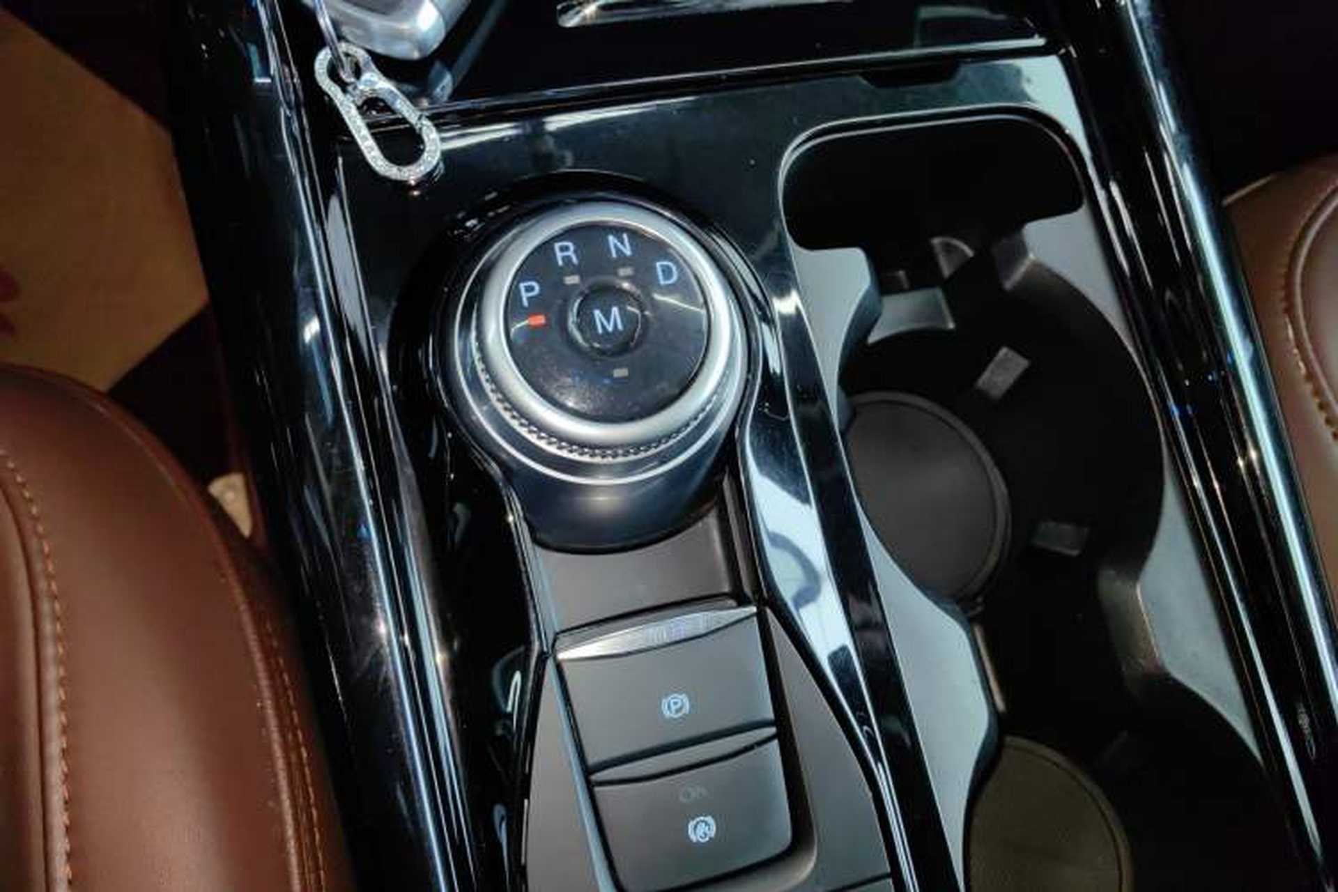 Used Ford Explorer 2020 EcoBoost 285 4x4 Trend Edition 7-Seater Gear Lever