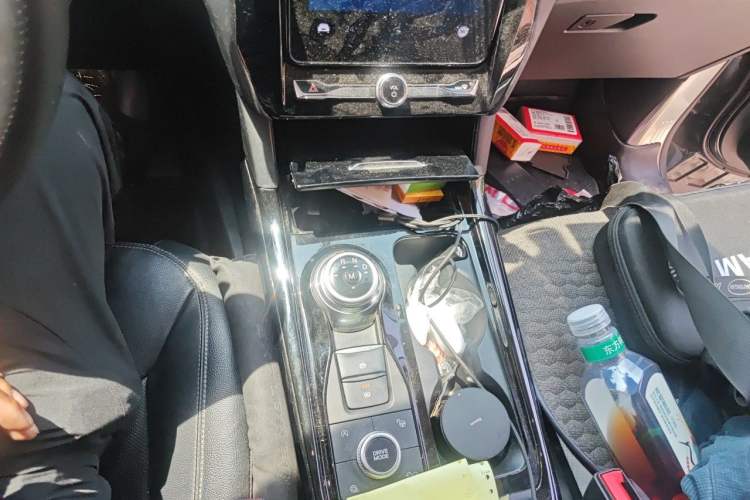 Used Ford Explorer 2020 EcoBoost 285 4x4 Titanium Edition 7-Seater Gear Lever