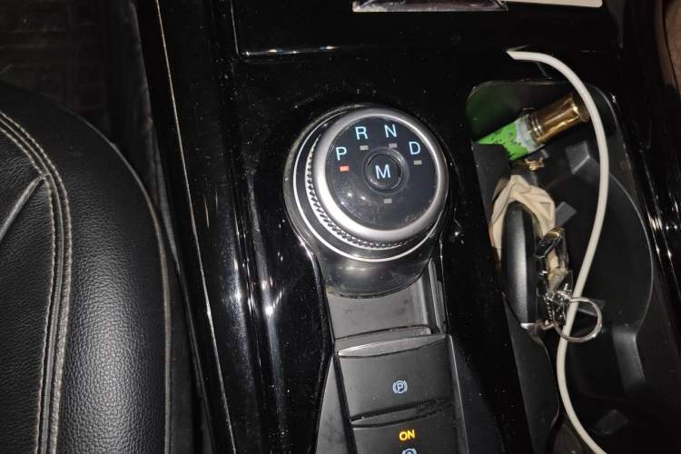 Used Ford Explorer 2020 EcoBoost 285 4x4 Titanium Edition 6 Seats Gear Lever