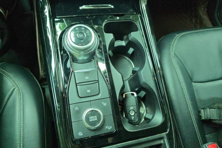 Used Ford Explorer 2020 EcoBoost 285 4x4 Titanium Edition 6 Seats Gear Lever