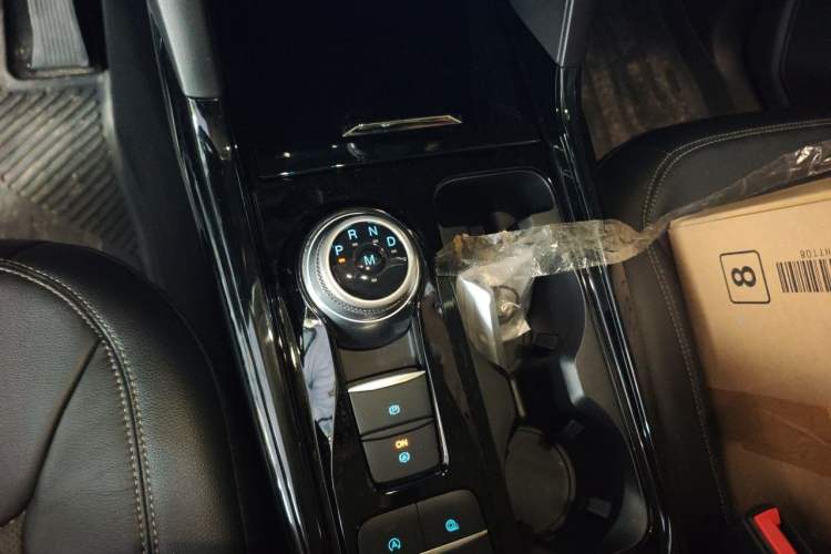 Used Ford Explorer 2020 EcoBoost 285 Rear-Drive Trend Edition 7-Seater Gear Lever