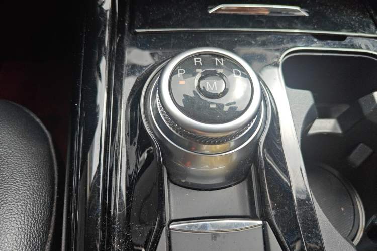 Used Ford Explorer 2020 EcoBoost 285 4x4 Titanium Edition 6 Seats Gear Lever