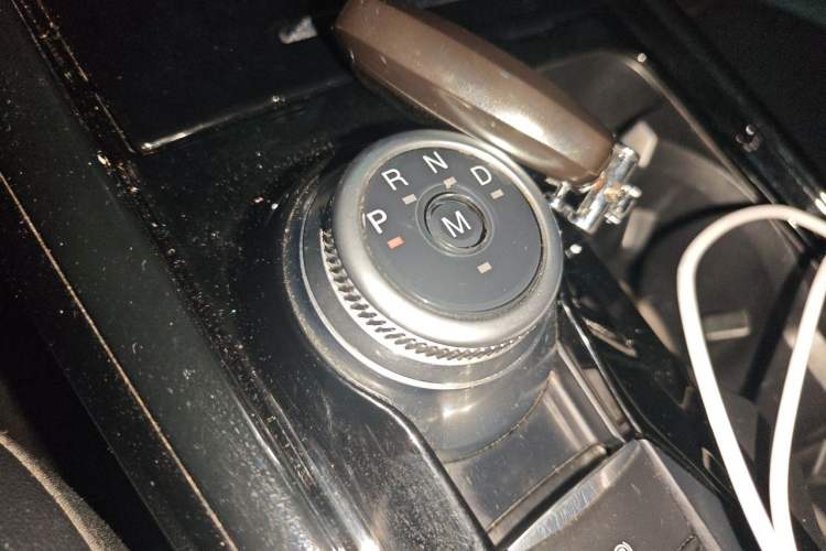 Used Ford Explorer 2020 EcoBoost 285 4x4 Titanium Edition 6 Seats Gear Lever